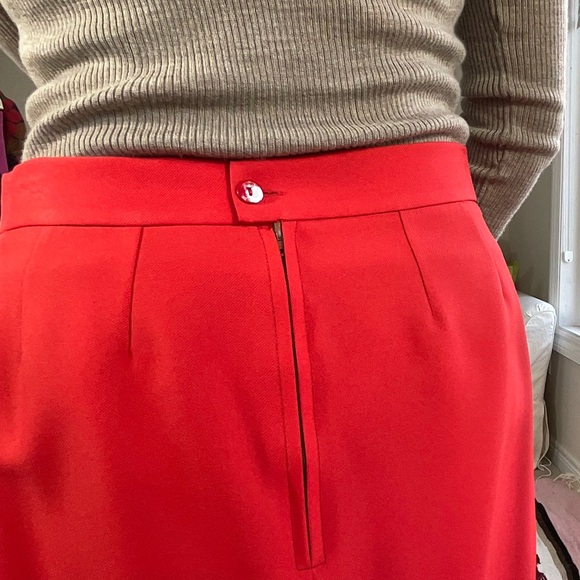 Vintage red knee length skirt with front pleat - Picture 10 of 11